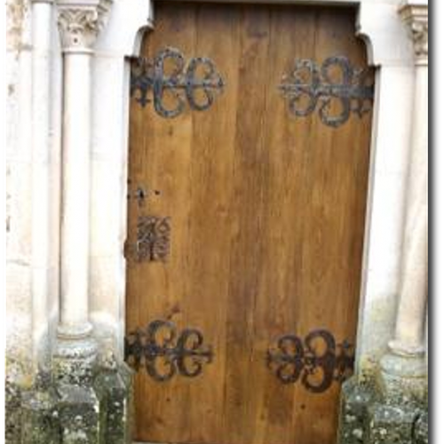 Menuiserie sur porte de la chapelle de Domange